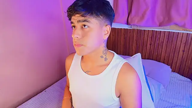 Snapshot of kiing_azahell chatting on 12-16-25, 02:49 kiing azahell online show from 12-16-25, 02:49