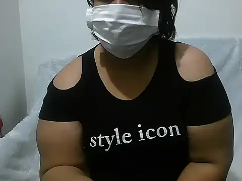 Snapshot of Queen_of_boobs01 chatting on 12-31-24, 02:58 Queen of boobs01 online show from 12-31-24, 02:58