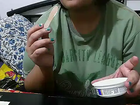 Snapshot of Queen_of_boobs01 chatting on 01-21-25, 06:12 Queen of boobs01 online show from 01-21-25, 06:12