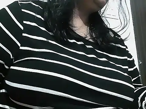 Snapshot of Queen_of_boobs01 chatting on 03-22-26, 05:38 Queen of boobs01 online show from 03-22-26, 05:38