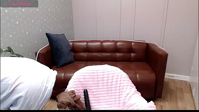 Cutie Erikaa1 online show from 12-17-25, 02:28