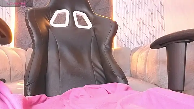 Kitty fox b online show from 04-29-26, 05:30