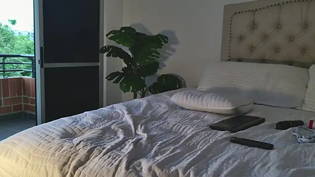 Snapshot of Scarlett_grand chatting on 11-05-25, 09:48 Scarlett grand online show from 11-05-25, 09:48