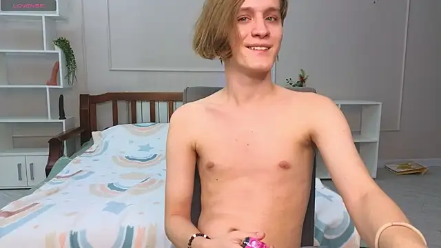 Snapshot of nikompell chatting on 01-01-25, 01:47 nikompell online show from 01-01-25, 01:47