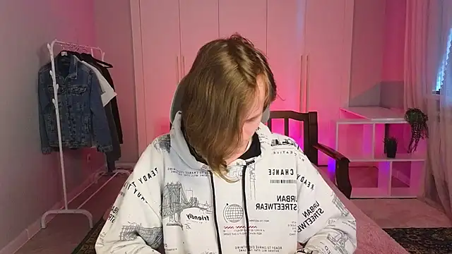 Snapshot of nikompell chatting on 03-18-25, 03:09 nikompell online show from 03-18-25, 03:09