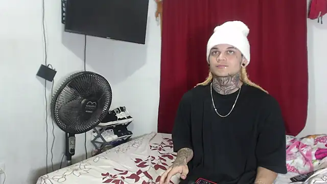 Snapshot of karitto_ chatting on 12-13-24, 03:27 karitto  online show from 12-13-24, 03:27