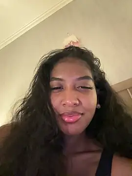 Snapshot of IamCrystal2 chatting on 12-16-24, 11:07 IamCrystal2 online show from 12-16-24, 11:07