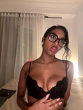 IamCrystal2 online show from 01-19-26, 01:42