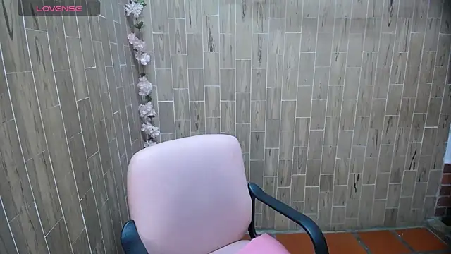 solyeria online show from 04-26-26, 01:03