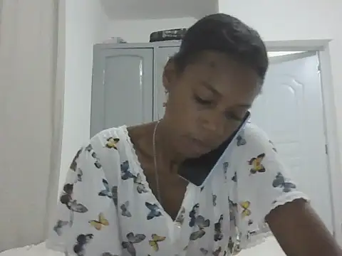 Snapshot of adele-33 chatting on 09-28-25, 10:48 adele-33 online show from 09-28-25, 10:48