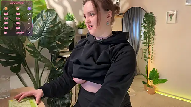 Lella Ryann  online show from 04-10-26, 08:24