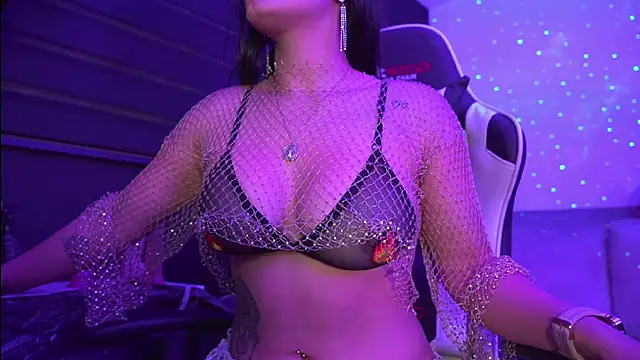 Snapshot of missycanoo chatting on 02-19-25, 05:27 missycanoo online show from 02-19-25, 05:27