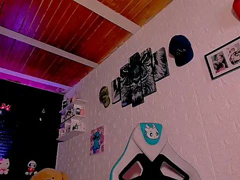 Snapshot of missycanoo chatting on 09-25-25, 03:10 missycanoo online show from 09-25-25, 03:10