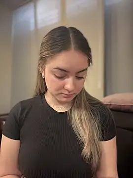 imlindapink online show from 11-11-25, 01:55