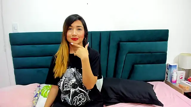 Snapshot of LisaWhite_ chatting on 03-04-25, 01:23 LisaWhite online show from 03-04-25, 01:23