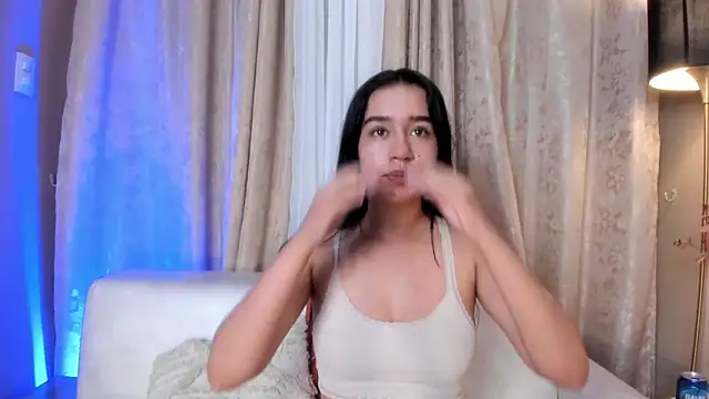 Snapshot of LaraGoldd chatting on 10-23-25, 12:43 LaraGoldd online show from 10-23-25, 12:43