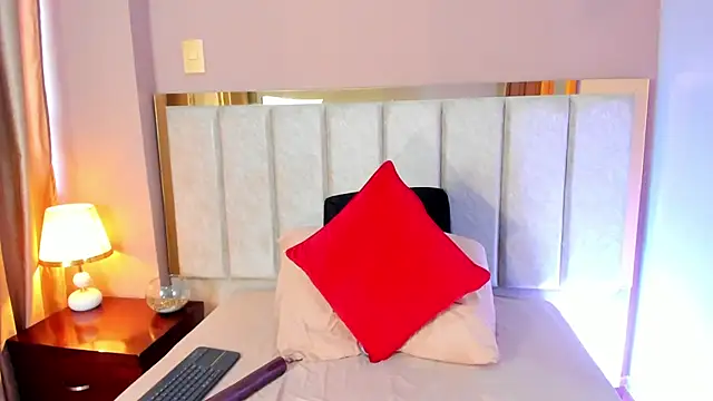 LaraGoldd online show from 10-31-25, 04:52