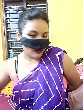 Snapshot of Radhikadavi879 chatting on 02-08-25, 04:14 Radhikadavi879 online show from 02-08-25, 04:14