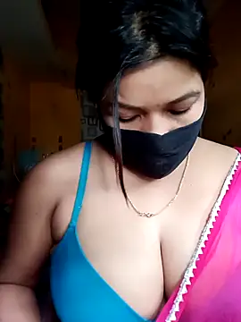 Snapshot of Radhikadavi879 chatting on 09-26-25, 06:28 Radhikadavi879 online show from 09-26-25, 06:28