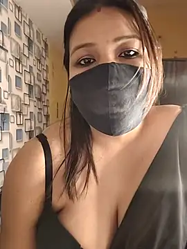 Snapshot of Radhikadavi879 chatting on 10-08-25, 04:04 Radhikadavi879 online show from 10-08-25, 04:04