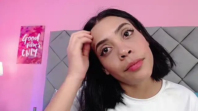 SaraSchmitt online show from 03-06-25, 07:21