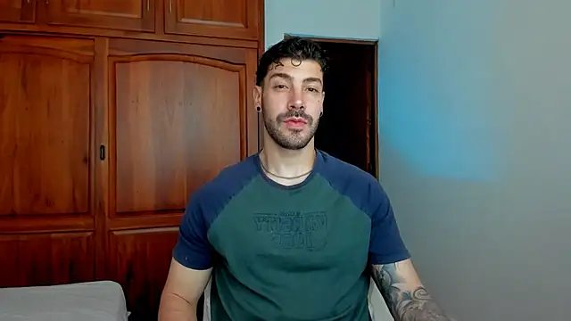 Snapshot of Guyinthemountain chatting on 05-19-26, 03:18 Guyinthemountain online show from 05-19-26, 03:18