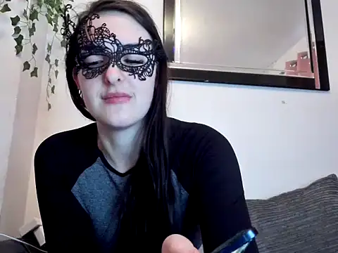 LexiSnowUK online show from 02-13-25, 09:41