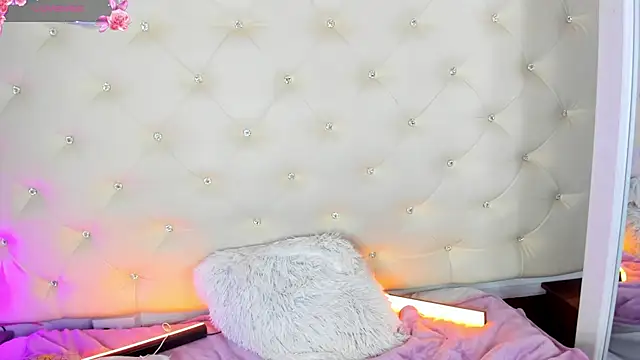 Snapshot of _jade_white_ chatting on 02-07-25, 03:30 jade white online show from 02-07-25, 03:30