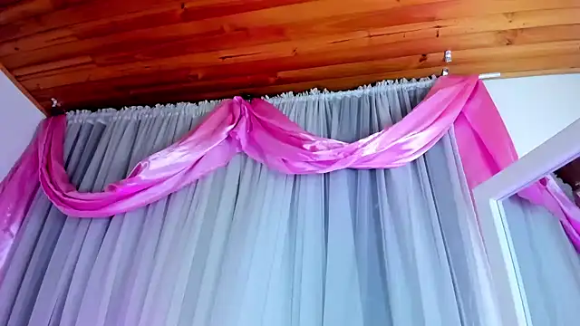 Snapshot of _jade_white_ chatting on 02-14-25, 04:09 jade white online show from 02-14-25, 04:09