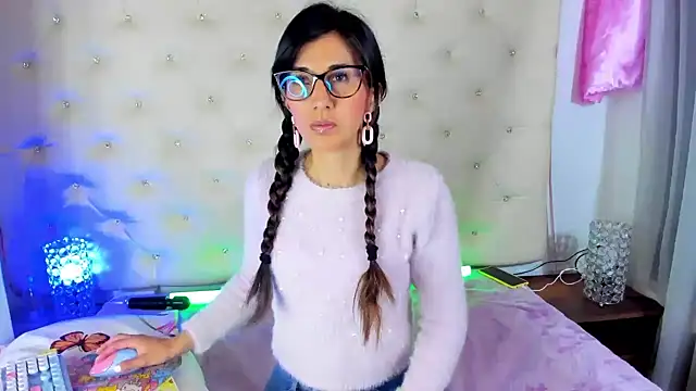 Snapshot of _jade_white_ chatting on 02-19-25, 12:44 jade white online show from 02-19-25, 12:44