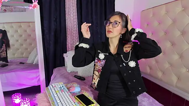 Snapshot of _jade_white_ chatting on 03-04-25, 12:22 jade white online show from 03-04-25, 12:22