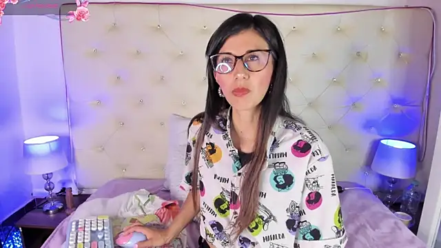 Snapshot of _jade_white_ chatting on 03-17-25, 12:35 jade white online show from 03-17-25, 12:35