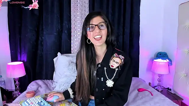 Snapshot of _jade_white_ chatting on 03-18-25, 12:36 jade white online show from 03-18-25, 12:36