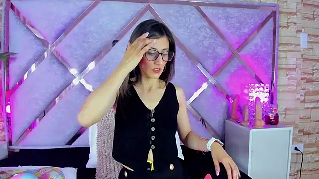 Snapshot of _jade_white_ chatting on 11-19-25, 01:00 jade white online show from 11-19-25, 01:00