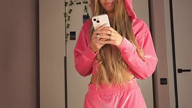 norakisses online show from 04-21-26, 09:26