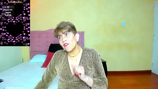 Snapshot of Angelina_Stone_65 chatting on 12-24-24, 02:44 Angelina Stone 65 online show from 12-24-24, 02:44