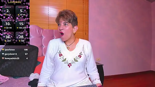 Snapshot of Angelina_Stone_65 chatting on 01-06-25, 10:05 Angelina Stone 65 online show from 01-06-25, 10:05