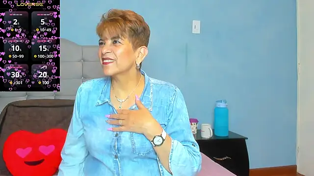 Snapshot of Angelina_Stone_65 chatting on 01-25-25, 05:40 Angelina Stone 65 online show from 01-25-25, 05:40