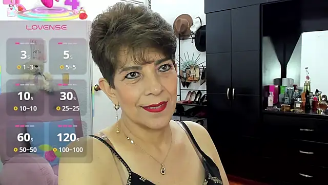 Snapshot of Angelina_Stone_65 chatting on 10-14-25, 11:05 Angelina Stone 65 online show from 10-14-25, 11:05