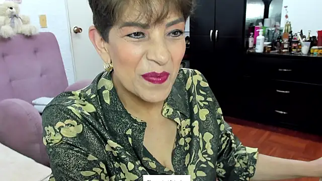 Snapshot of Angelina_Stone_65 chatting on 10-18-25, 12:35 Angelina Stone 65 online show from 10-18-25, 12:35