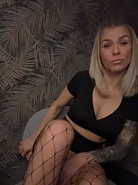 Snapshot of BlueEyesCarole chatting on 01-23-25, 07:07 BlueEyesCarole online show from 01-23-25, 07:07