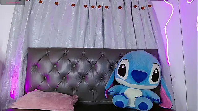 evie cloud online show from 05-26-26, 01:34
