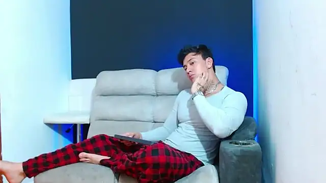 JUSTIN FULLER1 online show from 04-10-26, 08:02