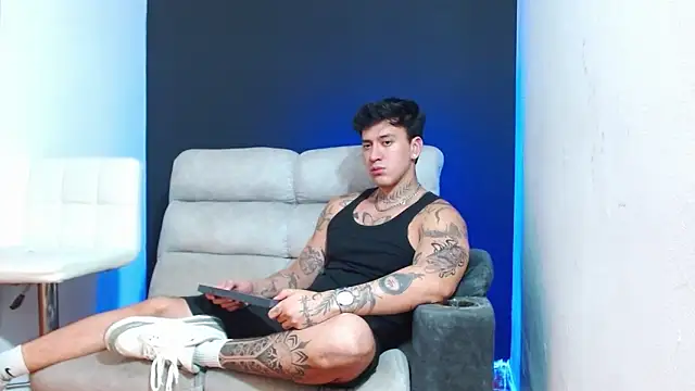 JUSTIN FULLER1 online show from 04-24-26, 02:58