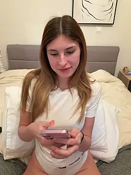 emma05 online show from 02-05-26, 08:24