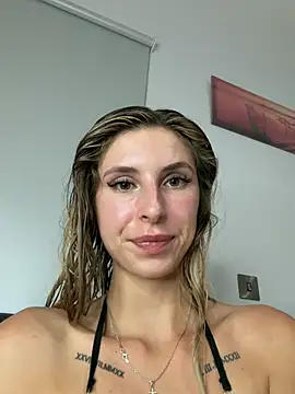 Snapshot of emma05 chatting on 07-17-26, 06:57 emma05 online show from 07-17-26, 06:57