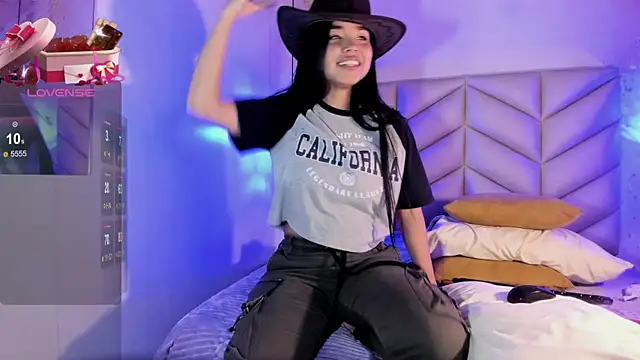 Snapshot of AuroraFiore chatting on 02-20-25, 02:07 AuroraFiore online show from 02-20-25, 02:07