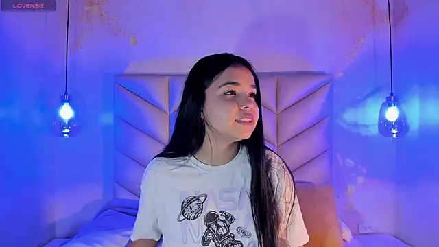 Snapshot of AuroraFiore chatting on 02-20-25, 11:32 AuroraFiore online show from 02-20-25, 11:32