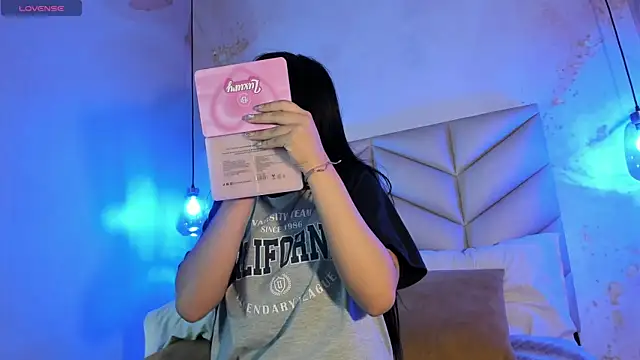 Snapshot of AuroraFiore chatting on 02-26-25, 08:00 AuroraFiore online show from 02-26-25, 08:00