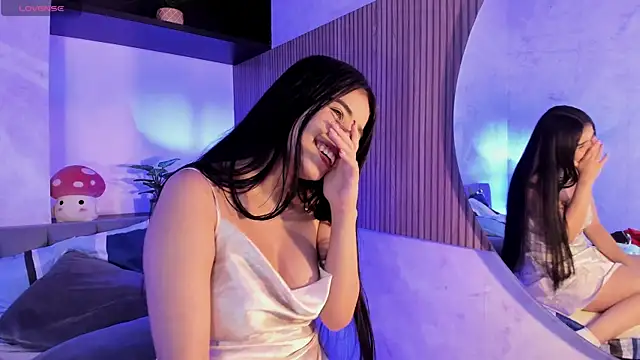 Snapshot of AuroraFiore chatting on 03-21-25, 03:44 AuroraFiore online show from 03-21-25, 03:44